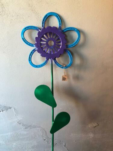Horseshoe flower